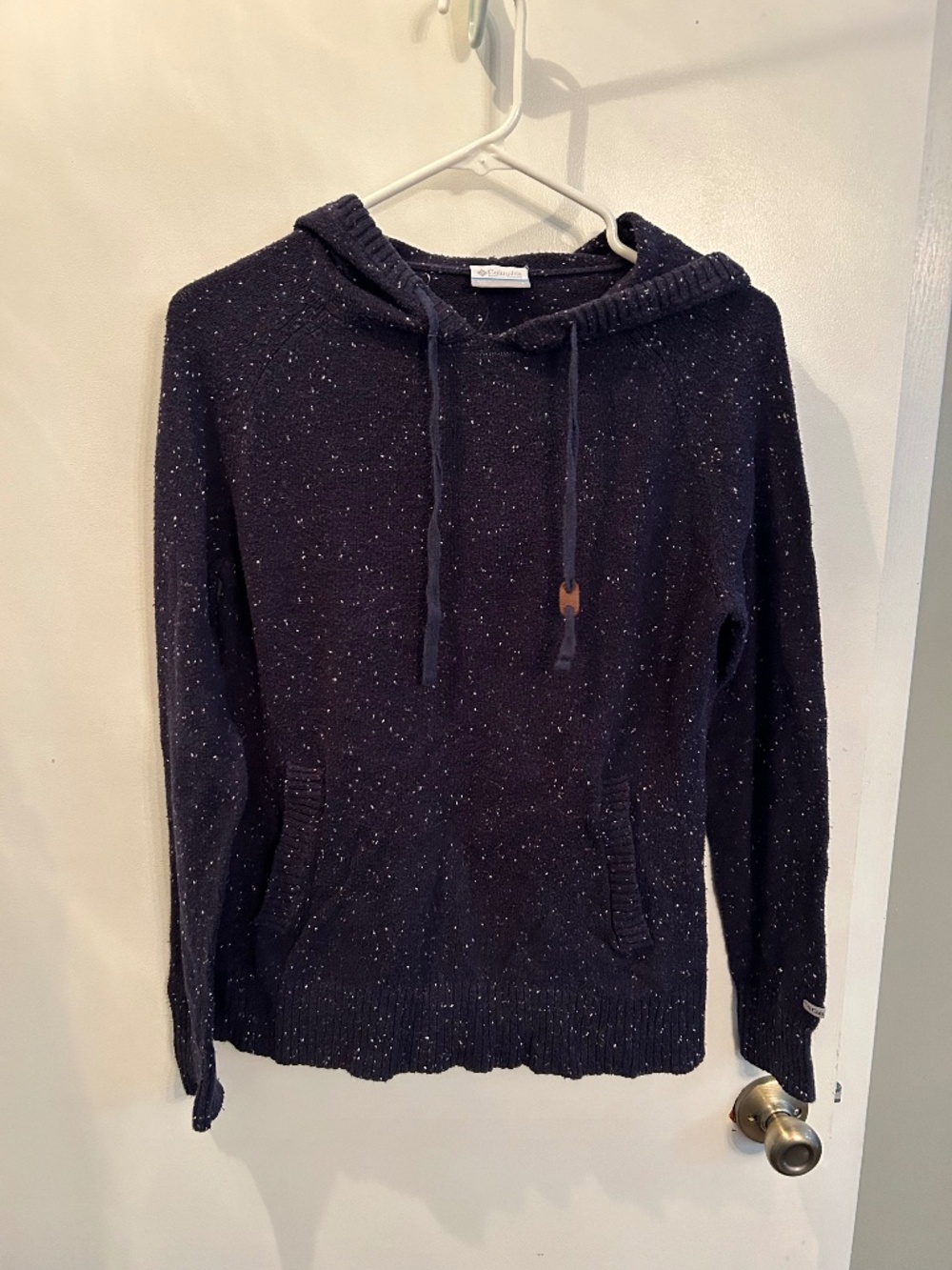 Columbia Hoodie Large (Missing Leather Piece on Hoodie String)